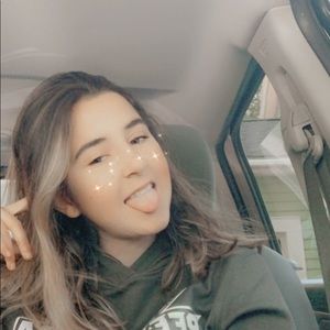 Meet your Posher, Chloe